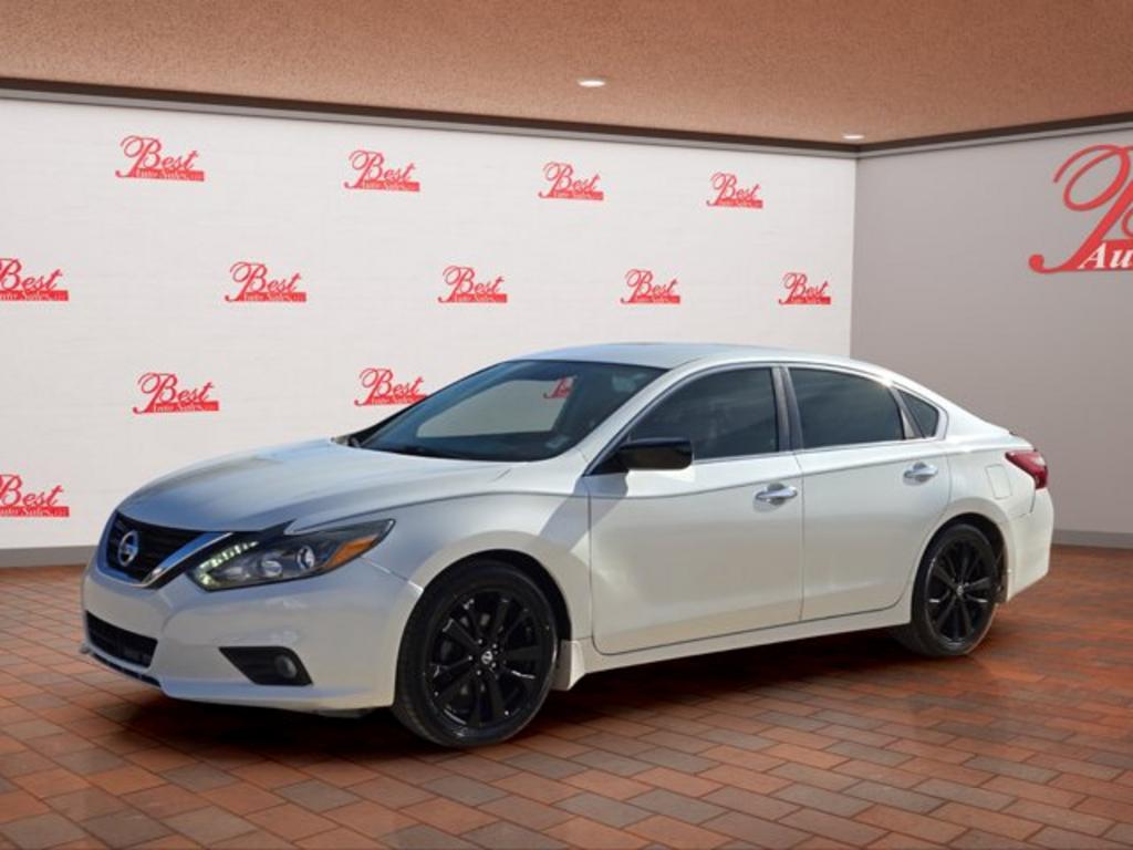 2017 Nissan Altima SR's photo