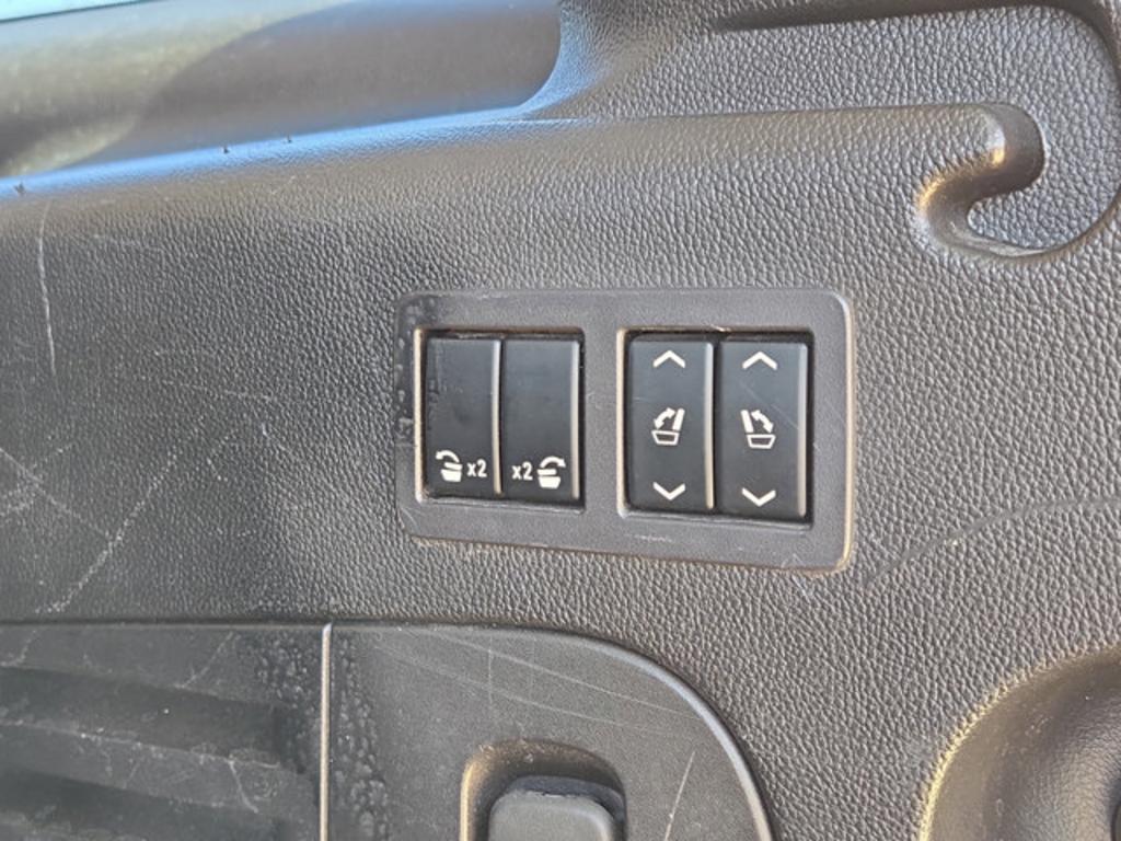 2018 Chevrolet Suburban Premier - Photo 11