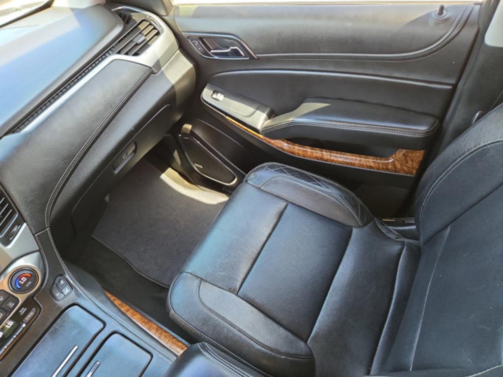 2018 Chevrolet Suburban Premier - Photo 13