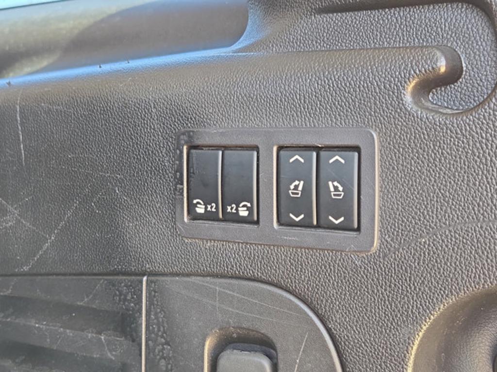 2018 Chevrolet Suburban Premier - Photo 11