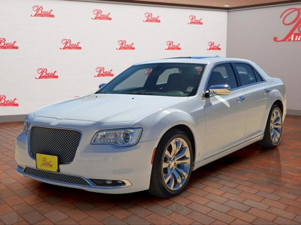 2019 Chrysler 300 Limited's photo