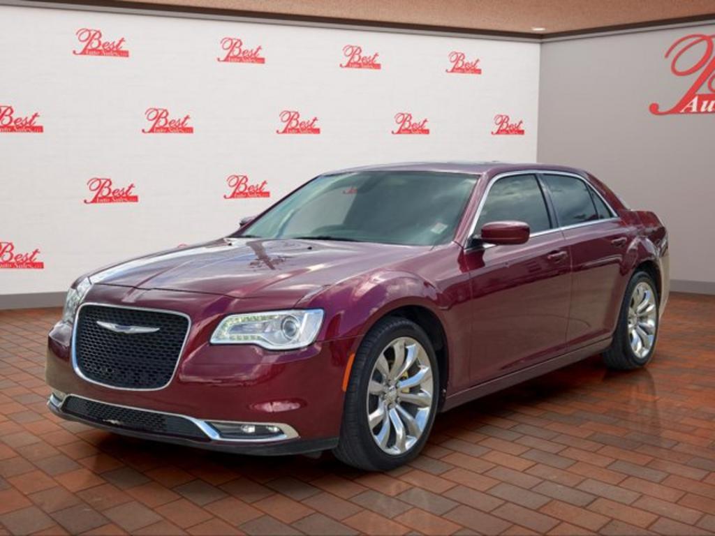2019 Chrysler 300 Touring's photo