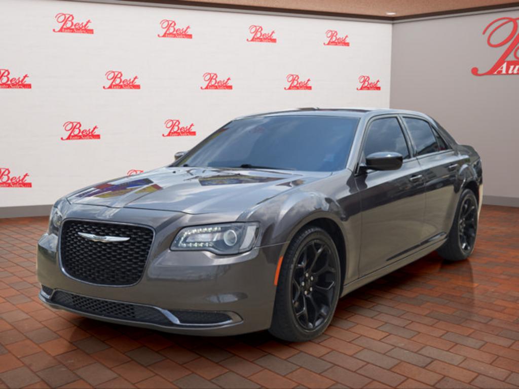 2019 Chrysler 300 Touring's photo